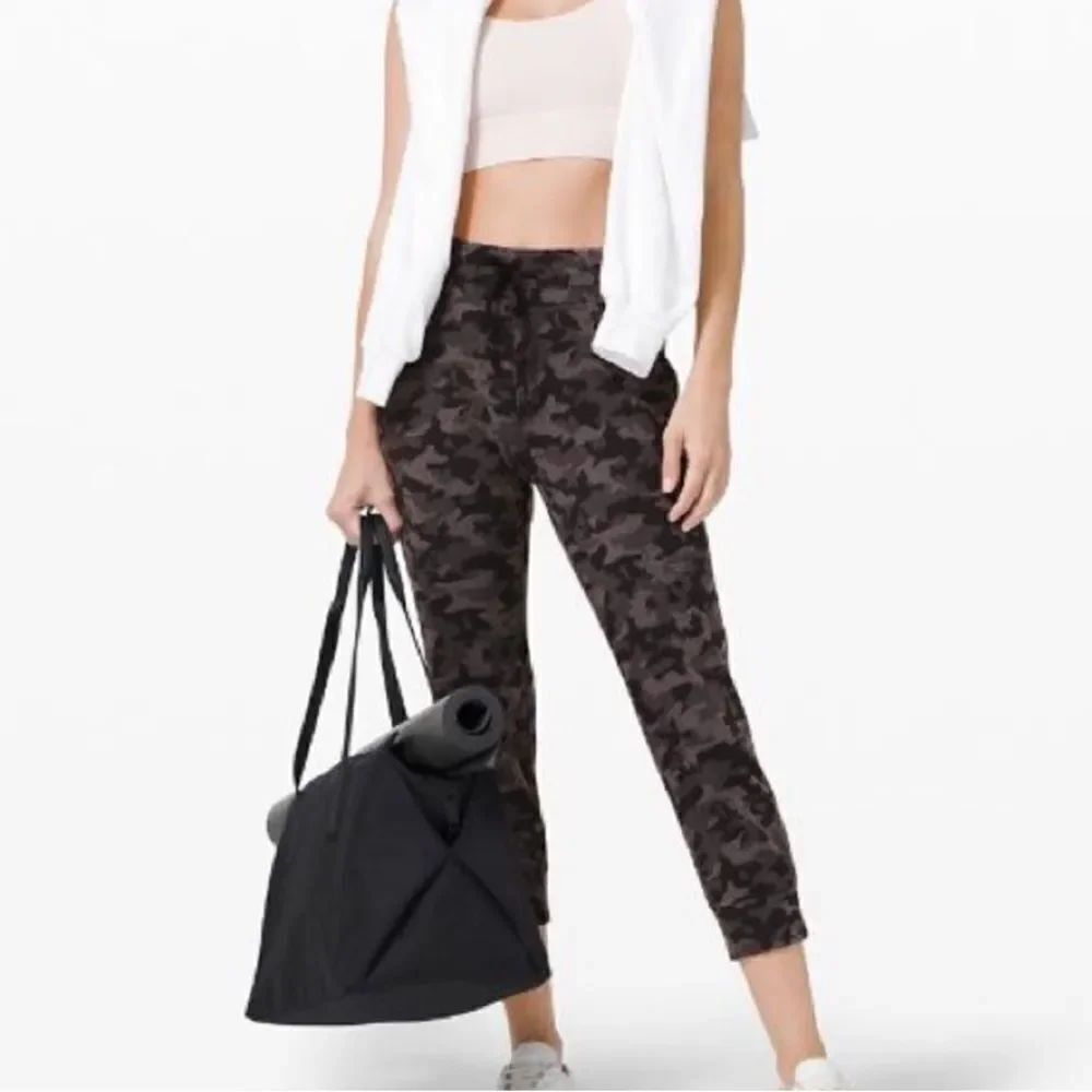 Lululemon Ready To Rulu HR Crop Jogger Heritage Camo Jacquard Black